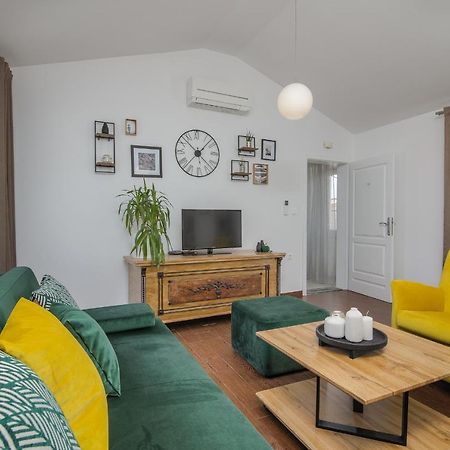 Apartment Marina Малинска Экстерьер фото