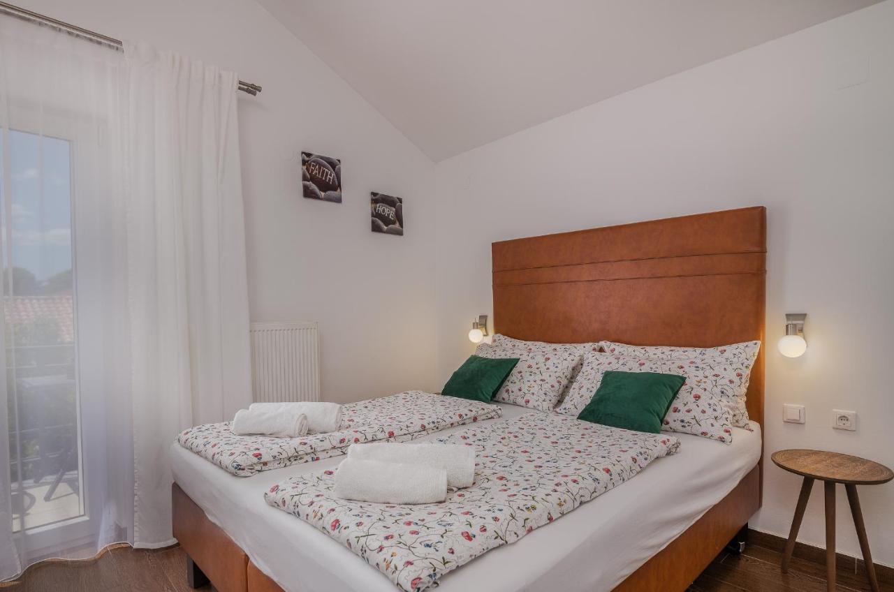 Apartment Marina Малинска Экстерьер фото