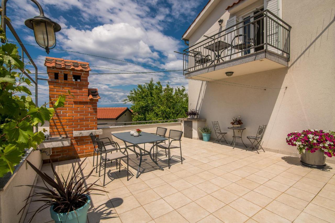Apartment Marina Малинска Экстерьер фото