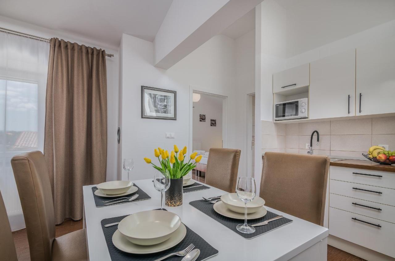 Apartment Marina Малинска Экстерьер фото