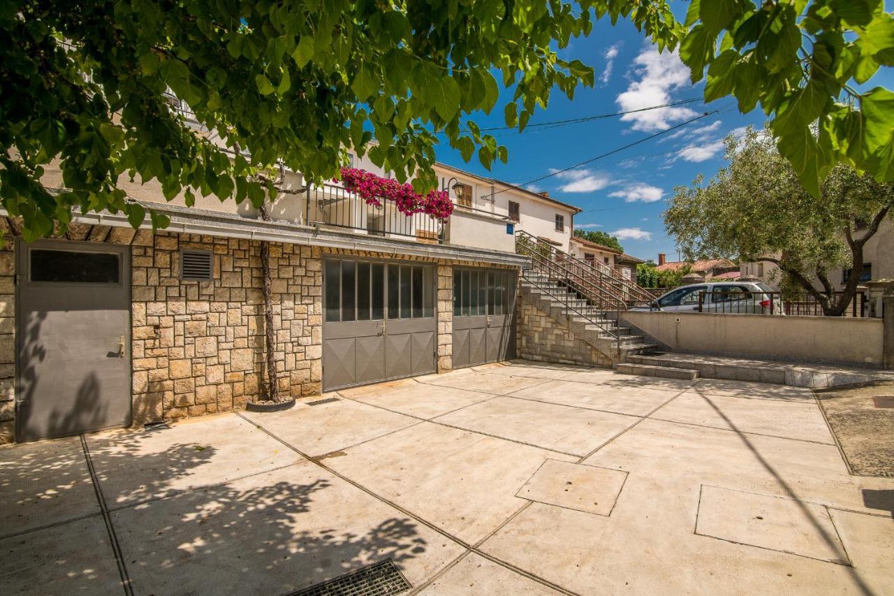 Apartment Marina Малинска Экстерьер фото