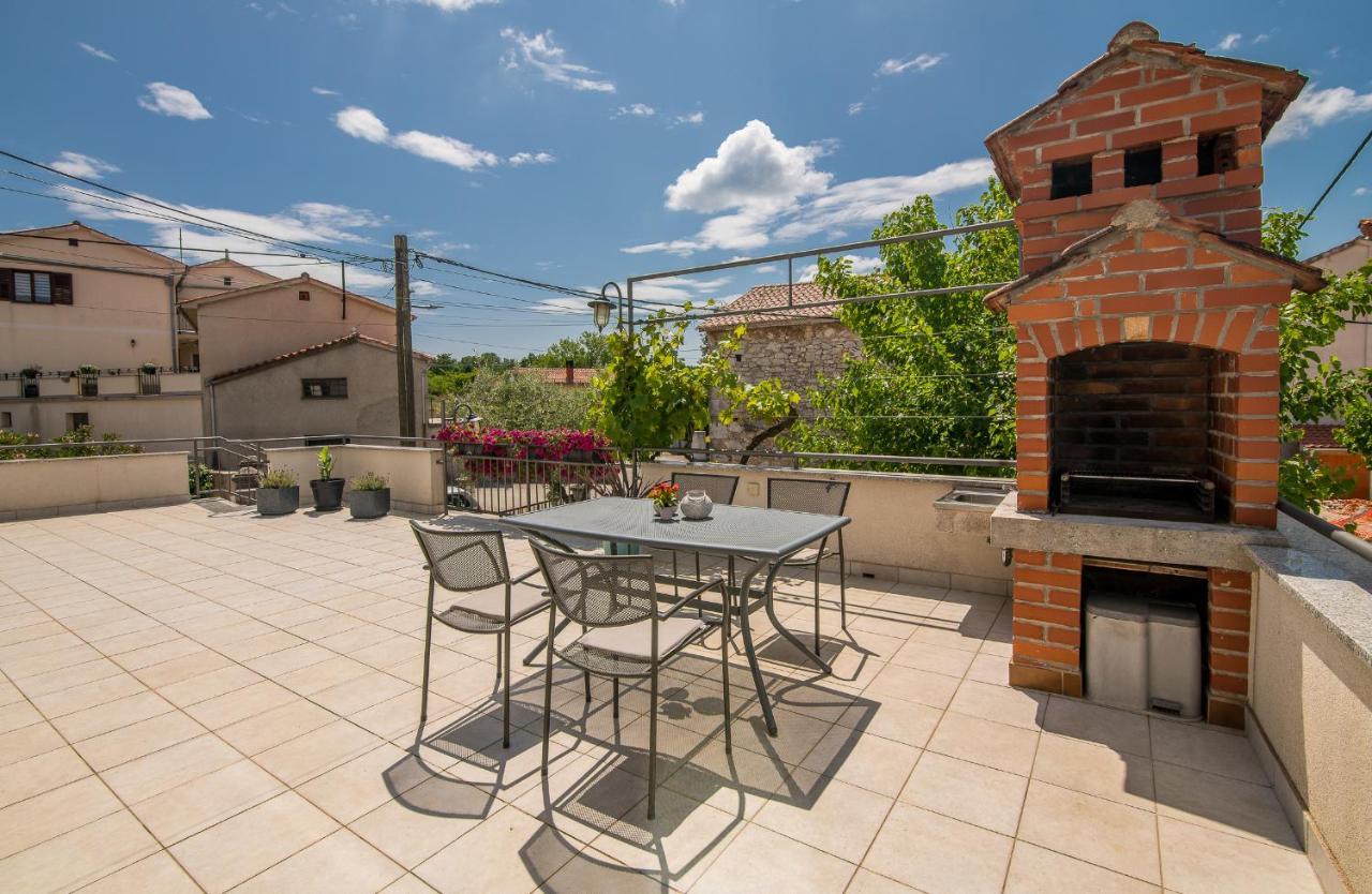 Apartment Marina Малинска Экстерьер фото